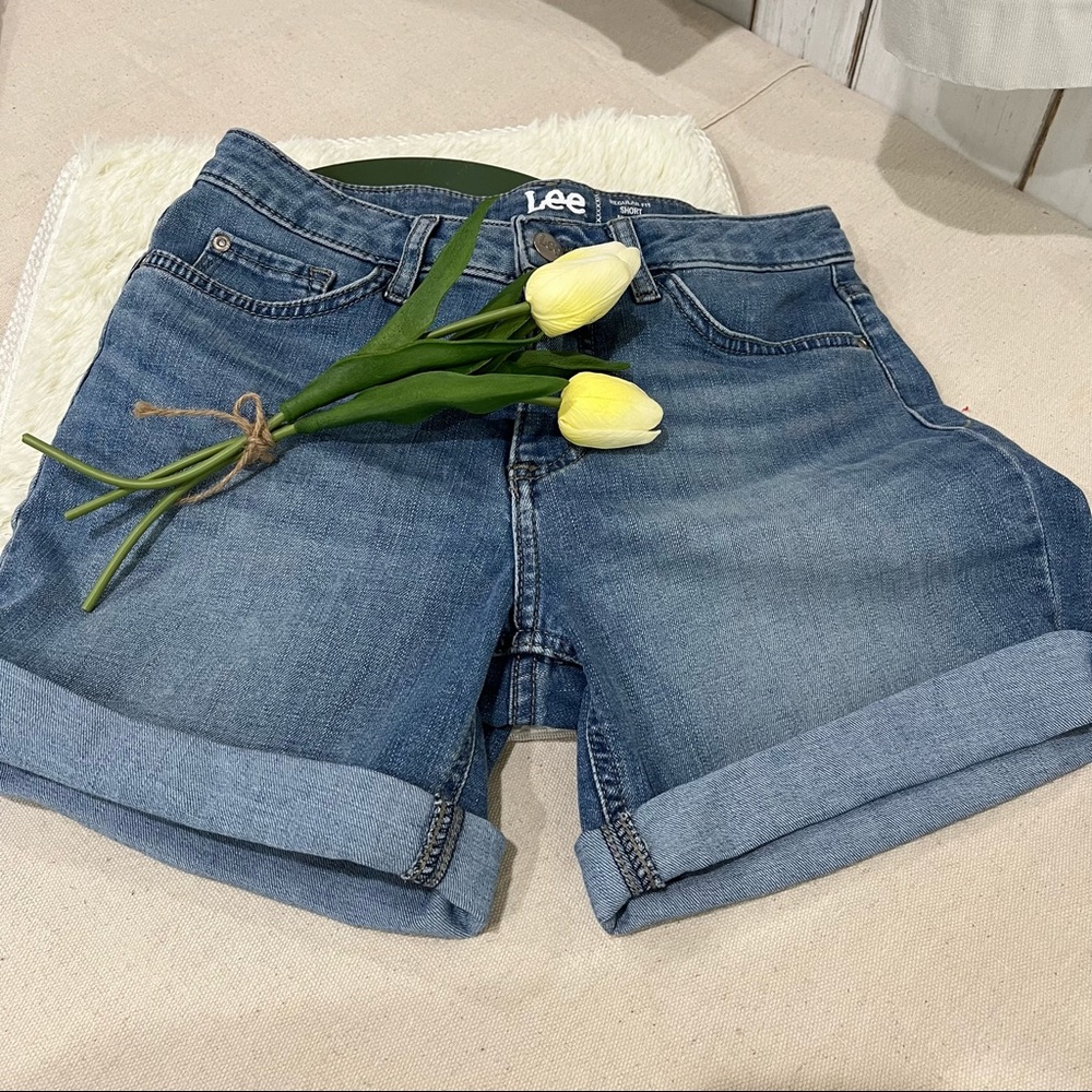 Lee Denim Regular Fit Short Mid Rise Light Blue Shorts, Washed - Not Worn, Sz. 6 - Picture 13 of 14